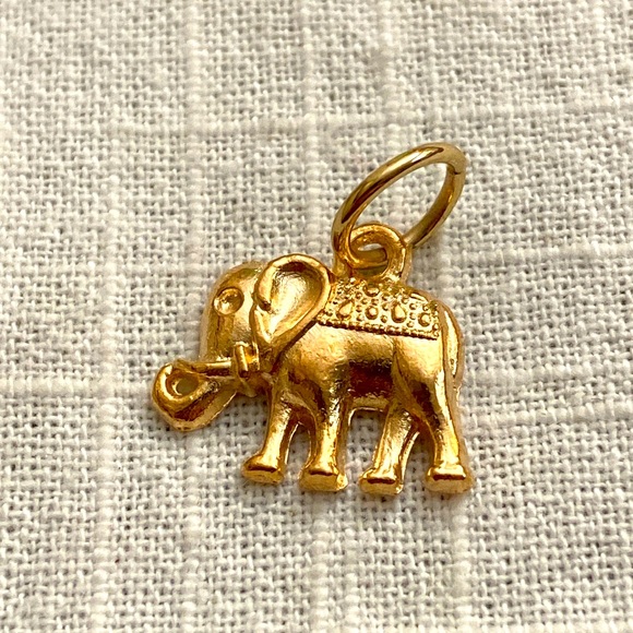 5/$10❤️❤️❤️NEW Rose Gold Toned Alloy Trunks Up Elephant Charm Pendant - Picture 1 of 2